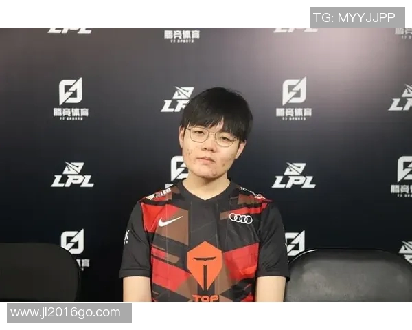 独家解析：TES战术风格与对手的深度对比与启示