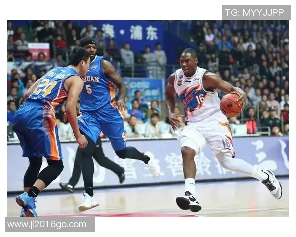 南京足球队以61分领跑锦标赛积分榜展现强劲实力与夺冠希望 南京足球队以61分领跑锦标赛积分榜展现强劲实力与夺冠希望