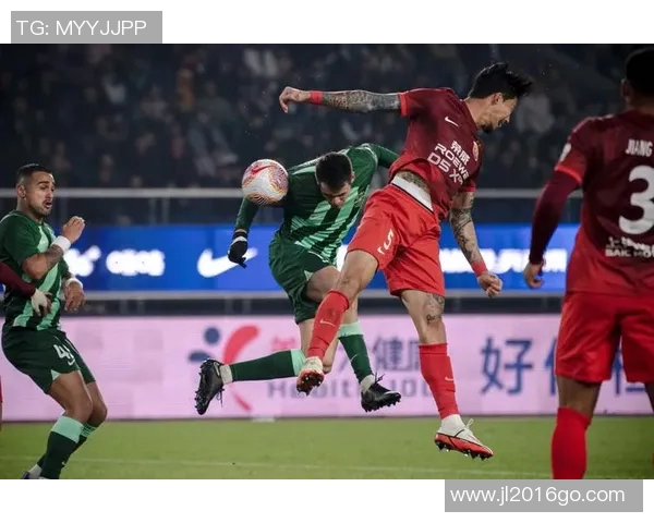 赛后分析:上海足球队与深圳足球队的耐力对决全景回顾 赛后分析:上海足球队与深圳足球队的耐力对决全景回顾