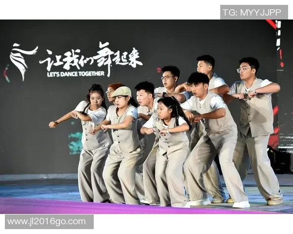 街舞盛宴：深入武汉街舞队的默契与团队精神探讨