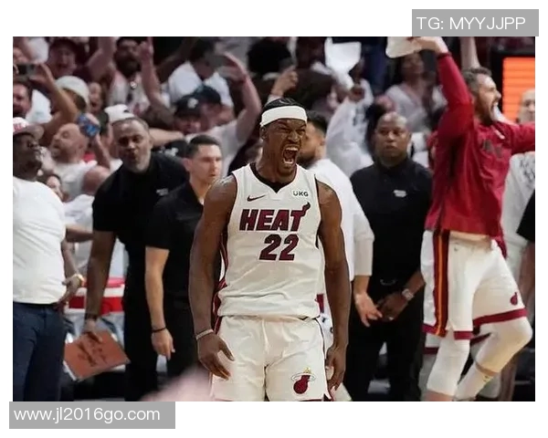 吉米巴特勒领衔热火队奋战季后赛展现领袖风范与不屈精神