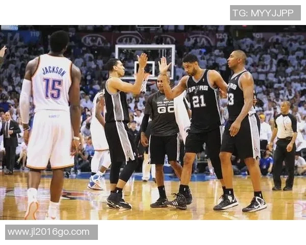 马刺队在4月18日的激烈对决中展现出强大实力，力争季后赛晋级之路