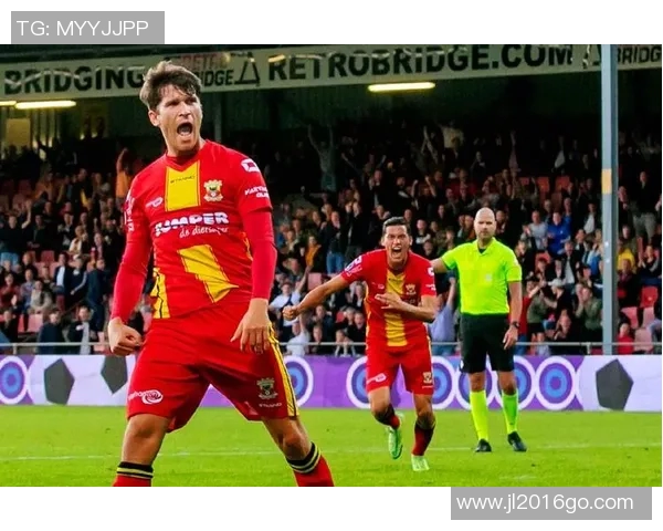 鹿斯巴达与前进之鹰的激烈对决展现足球魅力与团队精神的巅峰之战