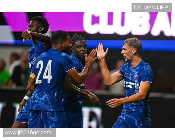 里斯本与不加拉的激烈对决揭示足球战术与团队协作的精彩瞬间