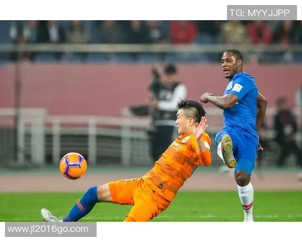 2017年山东鲁能与上海申花激战回顾球迷心中难忘的经典对决