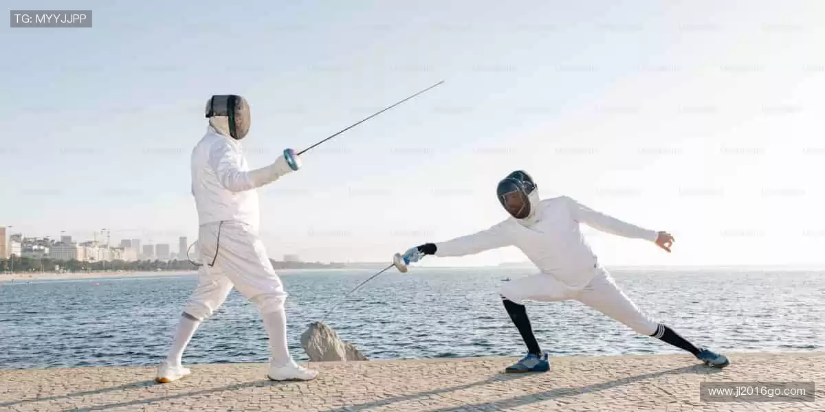 📱边看边聊，与全球球迷共享精彩时刻！💬